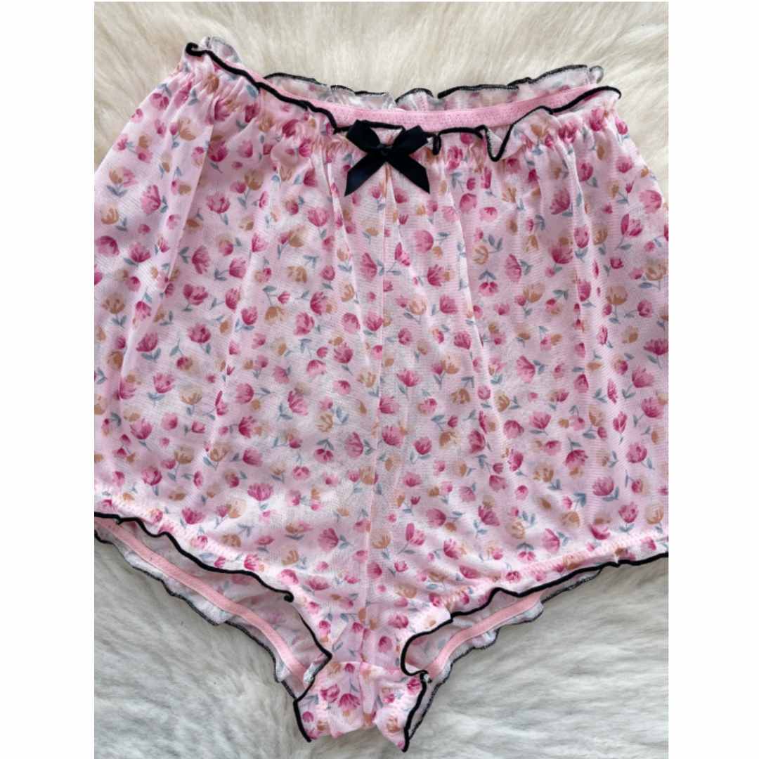 女性用、可愛らしいデザインのルームウェアセット。花柄プリント - Romper Floral Print のレビューと価格